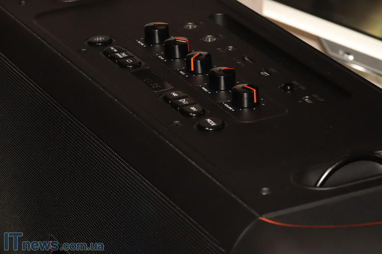 REAL-EL_X-795_portable_acoustics